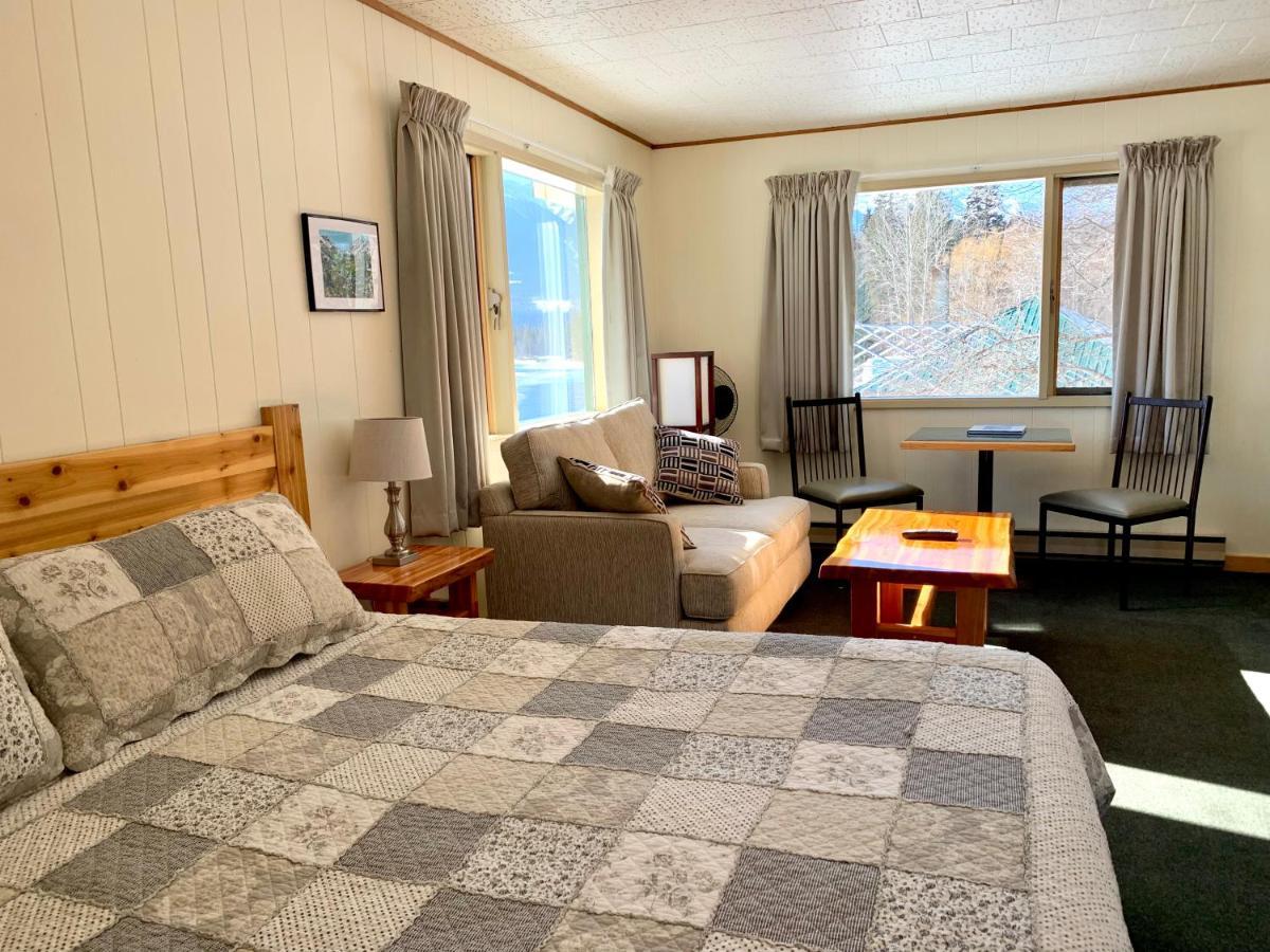 Tete Jaune Lodge Ngoại thất bức ảnh